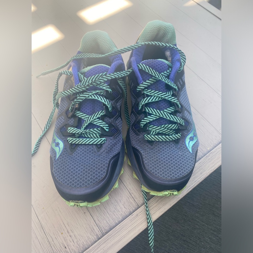 LIKE NEW Saucony Everu hiking shoes